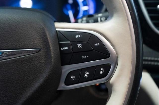 Photo of 2021 Bright White Clearcoat Chrysler Pacifica Hybrid