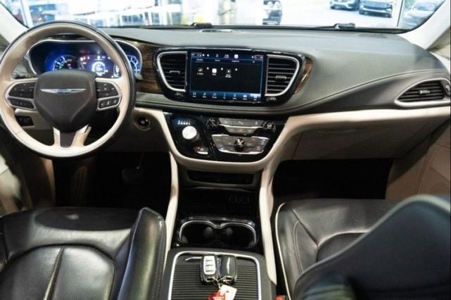 Photo of 2021 Bright White Clearcoat Chrysler Pacifica Hybrid