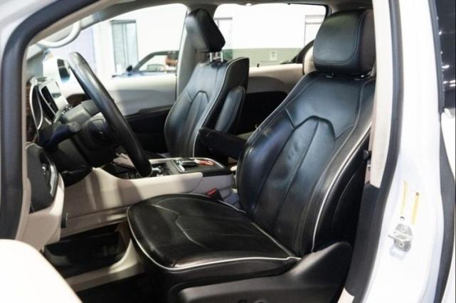Photo of 2021 Bright White Clearcoat Chrysler Pacifica Hybrid
