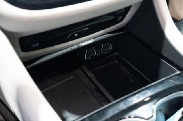 Photo of 2021 Bright White Clearcoat Chrysler Pacifica Hybrid
