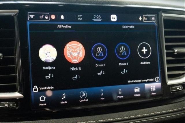 Photo of 2021 Bright White Clearcoat Chrysler Pacifica Hybrid