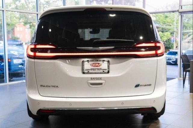 Photo of 2021 Bright White Clearcoat Chrysler Pacifica Hybrid