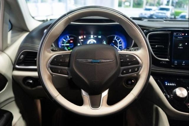 Photo of 2021 Bright White Clearcoat Chrysler Pacifica Hybrid