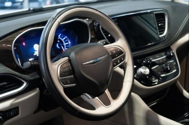 Photo of 2021 Bright White Clearcoat Chrysler Pacifica Hybrid