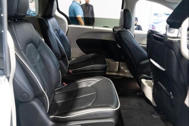 Photo of 2021 Bright White Clearcoat Chrysler Pacifica Hybrid