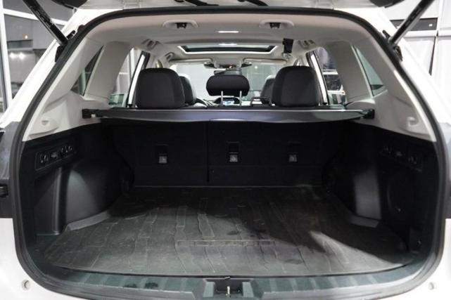 Photo of 2022 Crystal White Pearl Subaru Forester