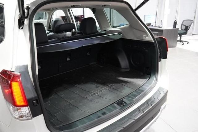 Photo of 2022 Crystal White Pearl Subaru Forester