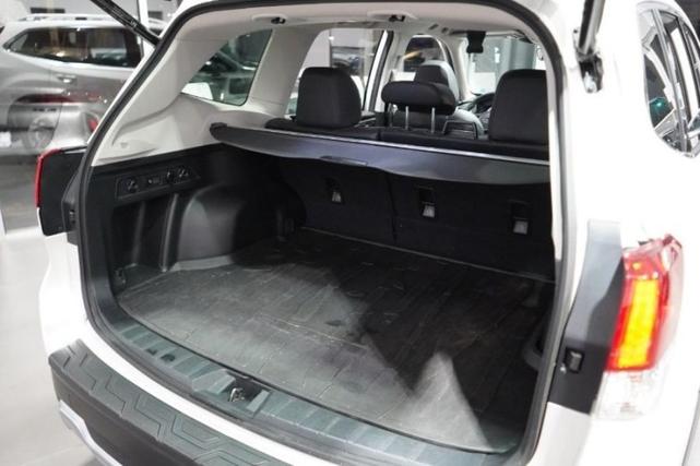 Photo of 2022 Crystal White Pearl Subaru Forester