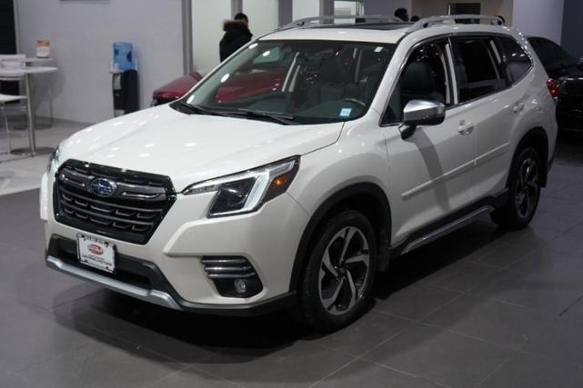 Photo of 2022 Crystal White Pearl Subaru Forester