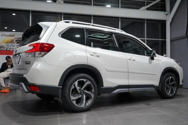 Photo of 2022 Crystal White Pearl Subaru Forester