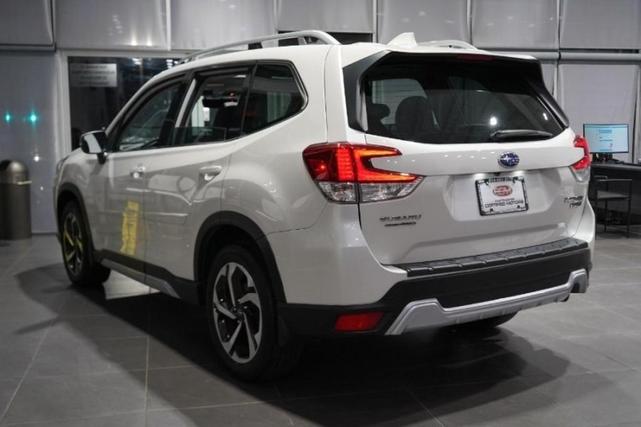 Photo of 2022 Crystal White Pearl Subaru Forester