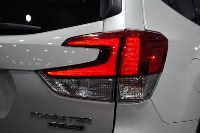 Photo of 2022 Crystal White Pearl Subaru Forester