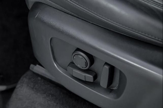 Photo of 2022 Icy White Land Rover Range Rover Sport
