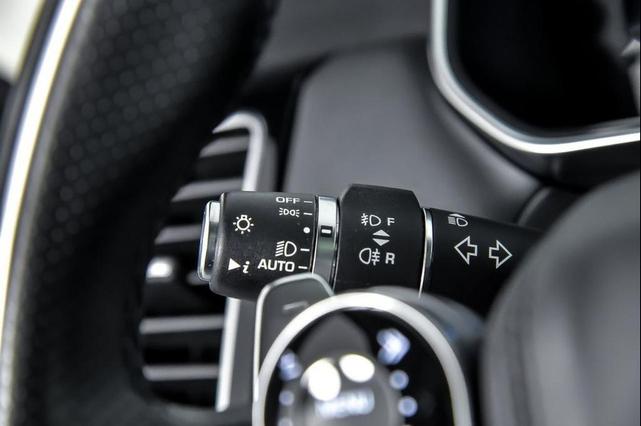 Photo of 2022 Icy White Land Rover Range Rover Sport