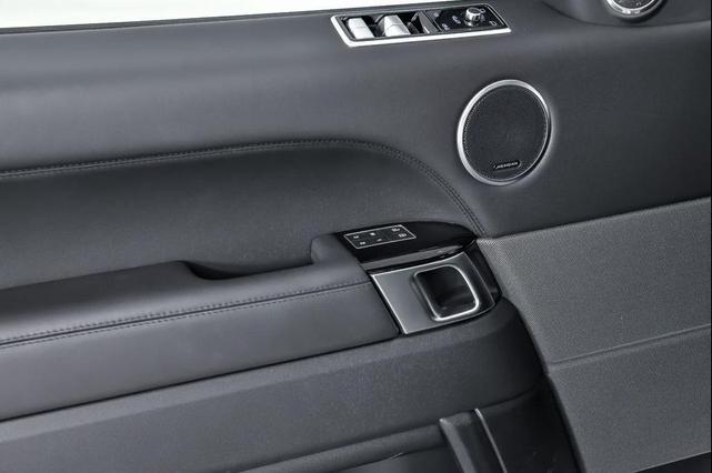 Photo of 2022 Icy White Land Rover Range Rover Sport