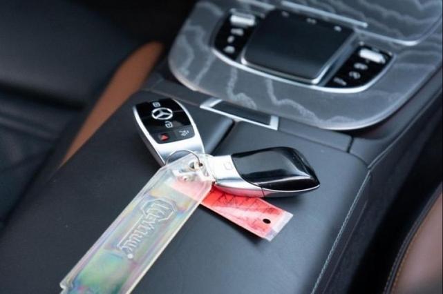 Photo of 2022 MANUFAKTUR Starling Blue Magno Mercedes-Benz AMG E 53