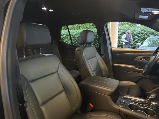 Photo of 2023 Mosaic Black Metallic Chevrolet Traverse