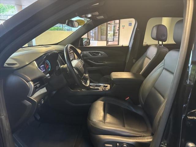 Photo of 2023 Mosaic Black Metallic Chevrolet Traverse
