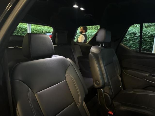 Photo of 2023 Mosaic Black Metallic Chevrolet Traverse
