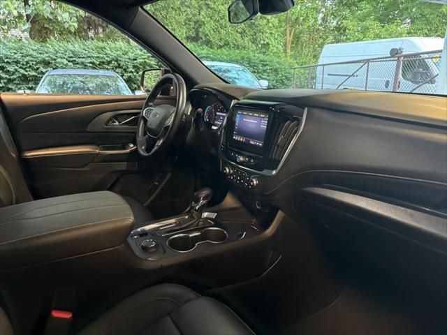 Photo of 2023 Mosaic Black Metallic Chevrolet Traverse