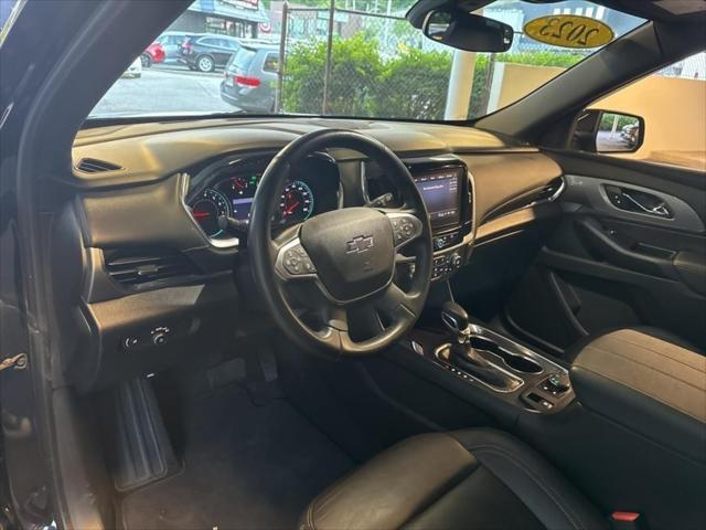 Photo of 2023 Mosaic Black Metallic Chevrolet Traverse