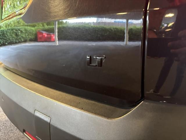 Photo of 2023 Mosaic Black Metallic Chevrolet Traverse