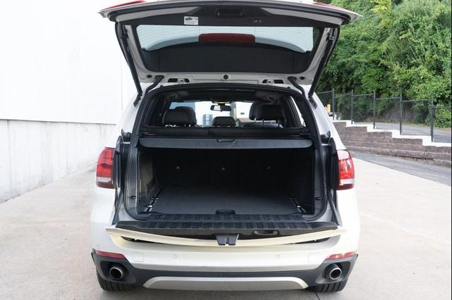 Photo of 2017 Alpine White BMW X5
