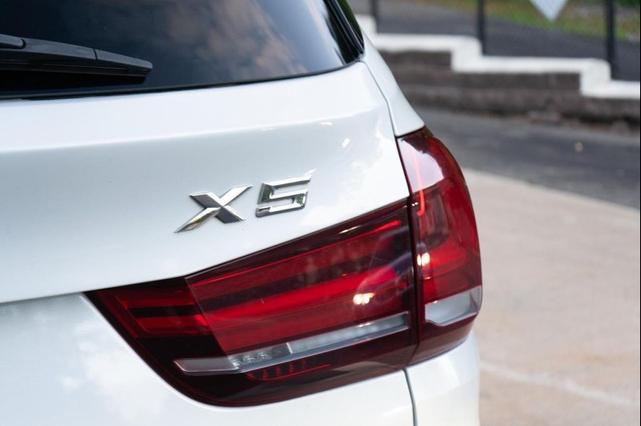 Photo of 2017 Alpine White BMW X5