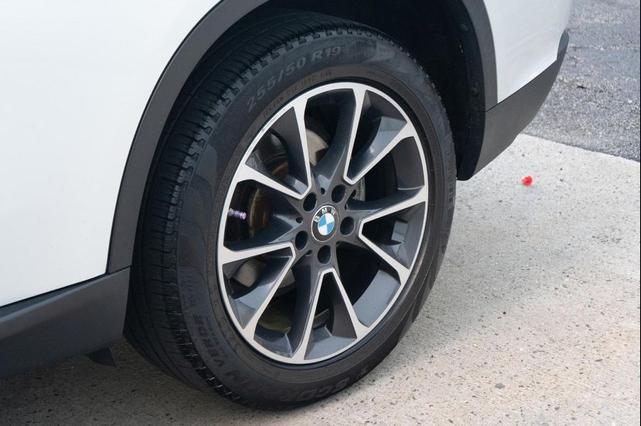 Photo of 2017 Alpine White BMW X5