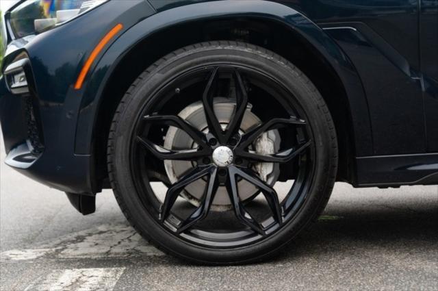 Photo of 2021 Carbon Black Metallic BMW X6