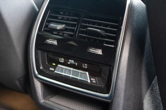 Photo of 2021 Carbon Black Metallic BMW X6