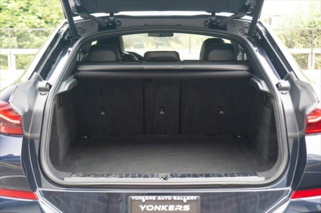 Photo of 2021 Carbon Black Metallic BMW X6
