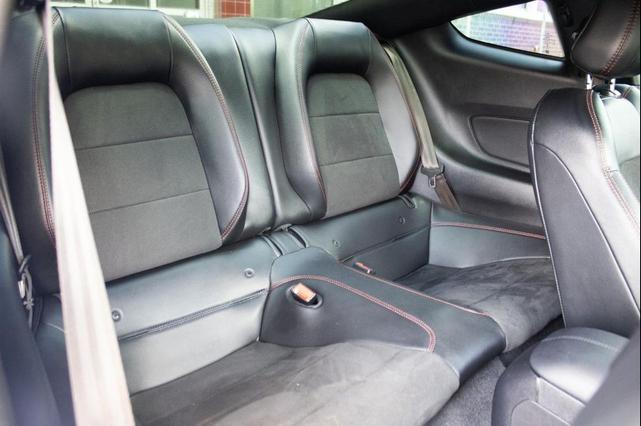 Photo of 2019 Oxford White Ford Mustang