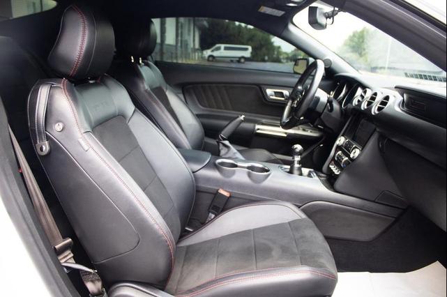 Photo of 2019 Oxford White Ford Mustang
