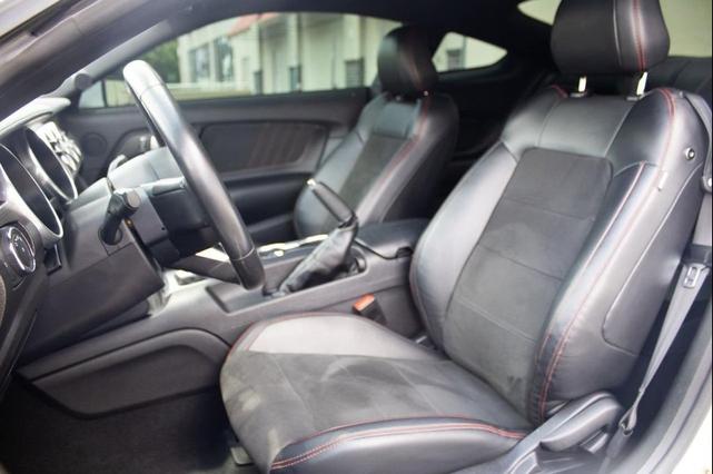 Photo of 2019 Oxford White Ford Mustang