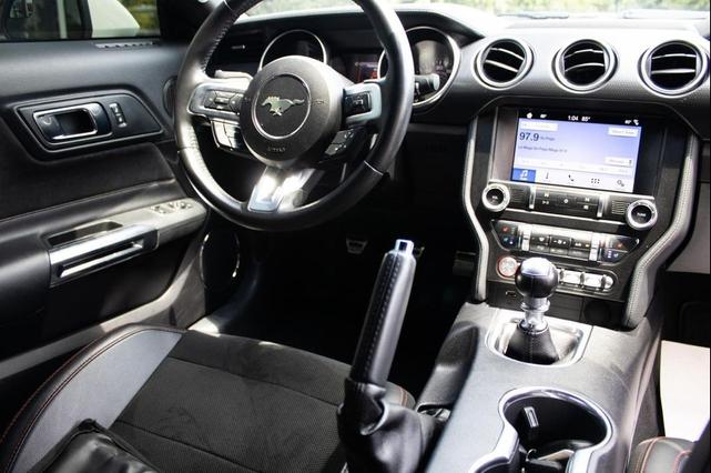 Photo of 2019 Oxford White Ford Mustang