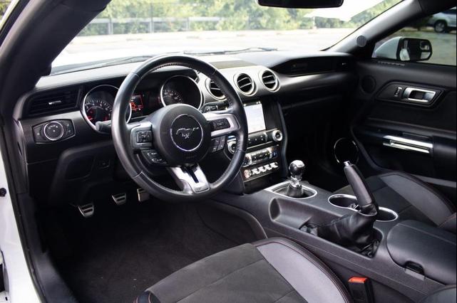 Photo of 2019 Oxford White Ford Mustang