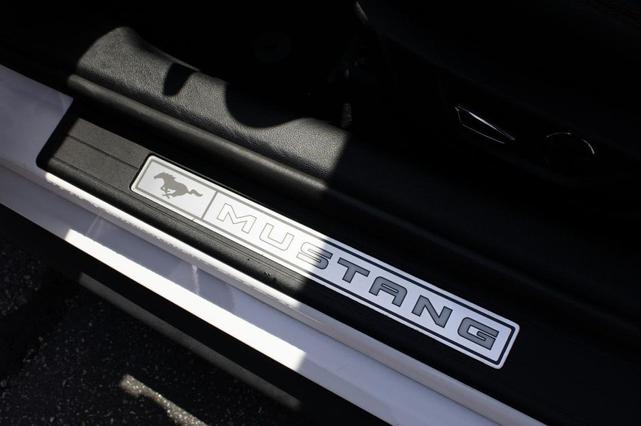 Photo of 2019 Oxford White Ford Mustang