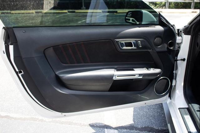 Photo of 2019 Oxford White Ford Mustang