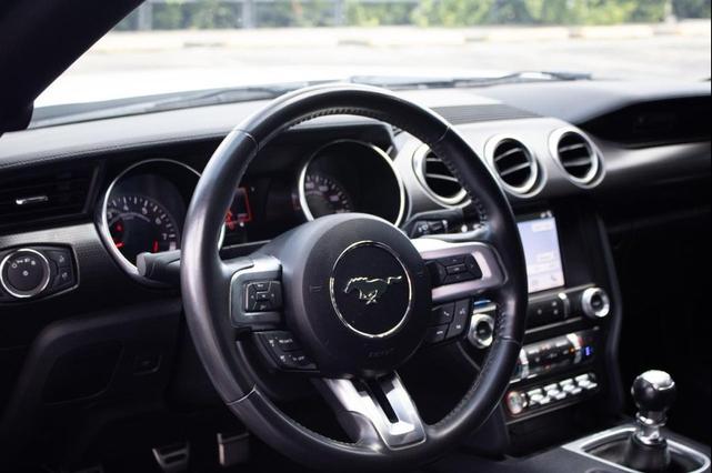 Photo of 2019 Oxford White Ford Mustang