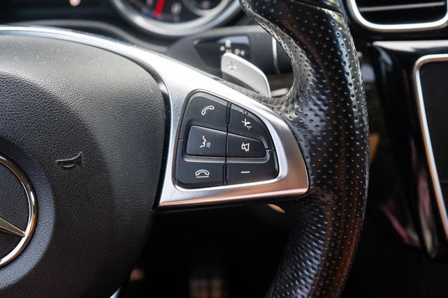 Photo of 2016 Polar White Mercedes-Benz GLE-Class