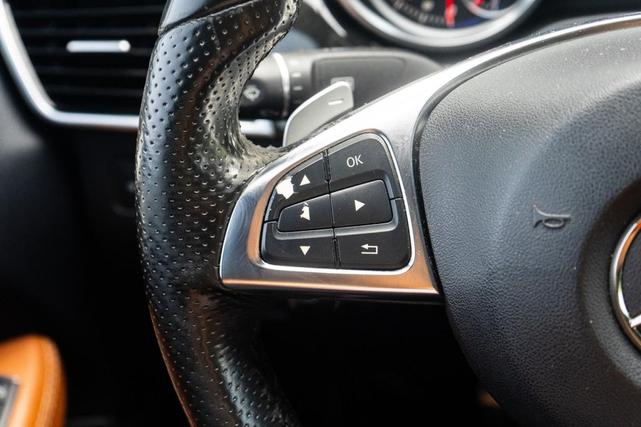 Photo of 2016 Polar White Mercedes-Benz GLE-Class