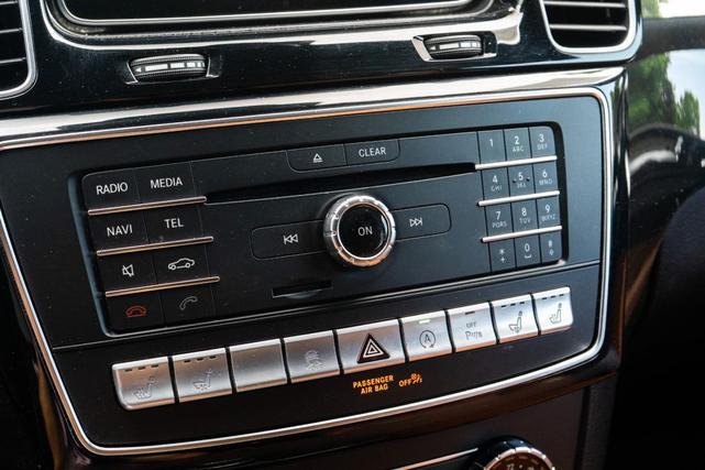 Photo of 2016 Polar White Mercedes-Benz GLE-Class