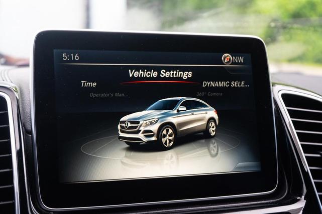 Photo of 2016 Polar White Mercedes-Benz GLE-Class