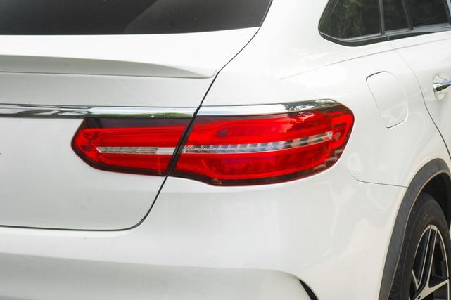 Photo of 2016 Polar White Mercedes-Benz GLE-Class