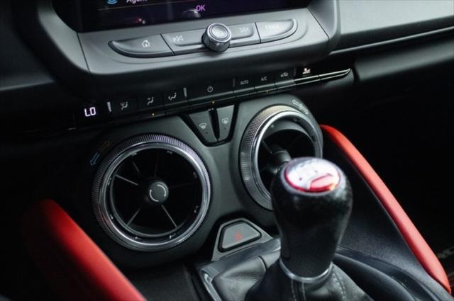 Photo of 2021 Summit White Chevrolet Camaro