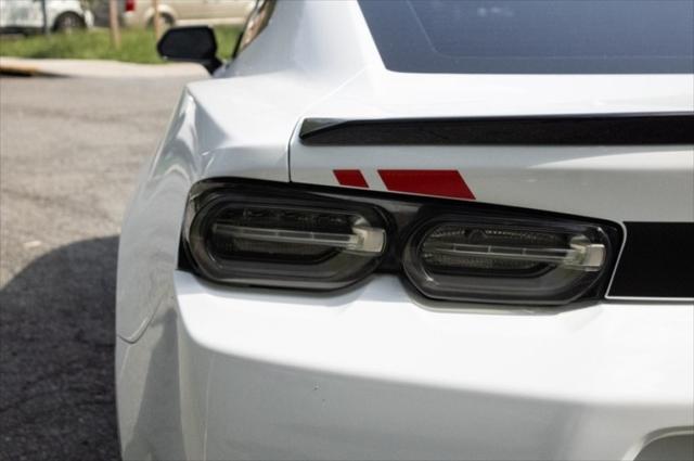 Photo of 2021 Summit White Chevrolet Camaro