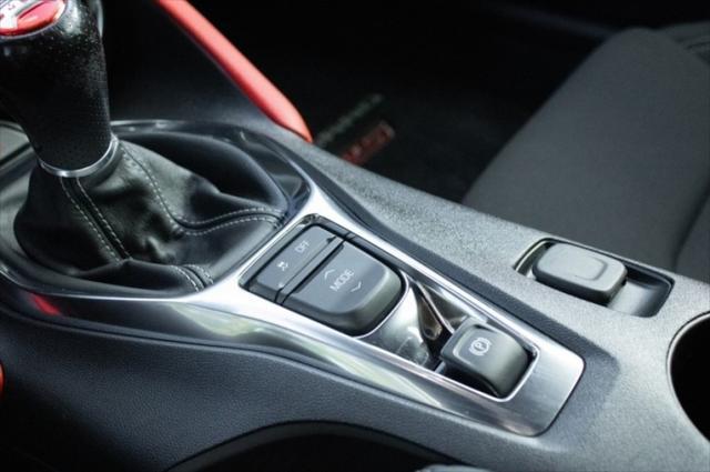 Photo of 2021 Summit White Chevrolet Camaro