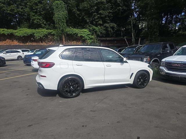 Photo of 2021 Mineral White Metallic BMW X5