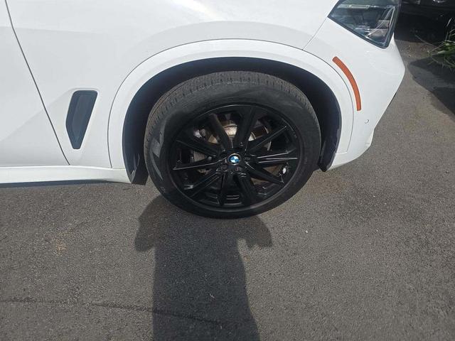 Photo of 2021 Mineral White Metallic BMW X5